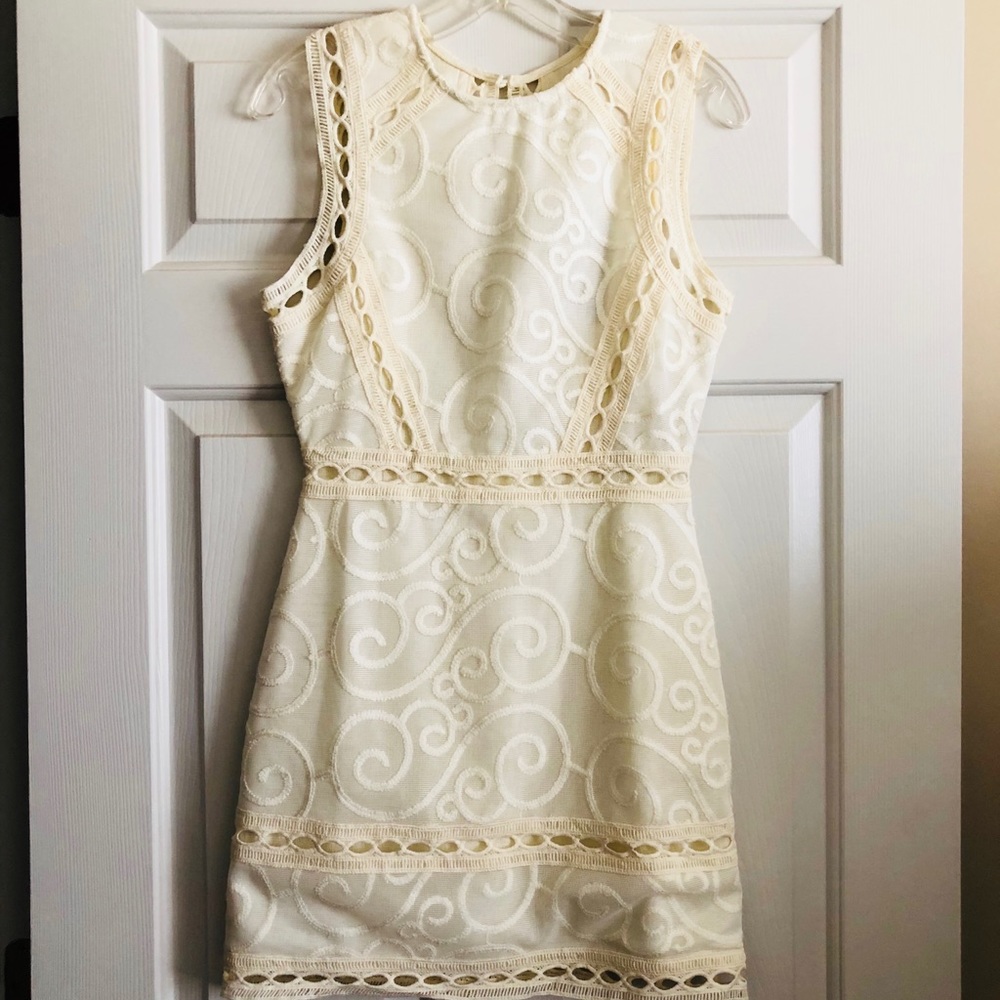 ✨Ivory Laced Dress✨(Juniors)